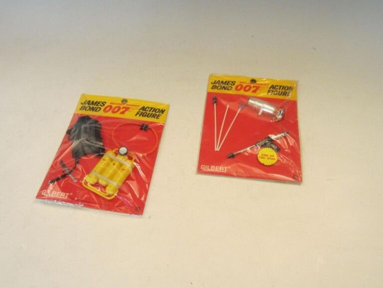 2 Cartes blister pack avec Scuba Gun + Fines Spears et Bouteille + couteau + vetement - Made in Japan - Année 1965 - Original - Occasion