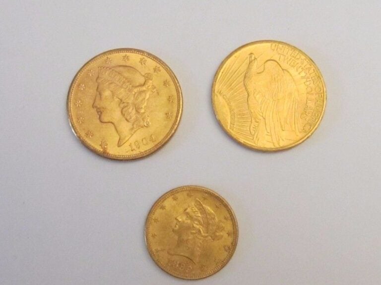 2 pièces de 20 dollars or et une pièce de 10 dollars or