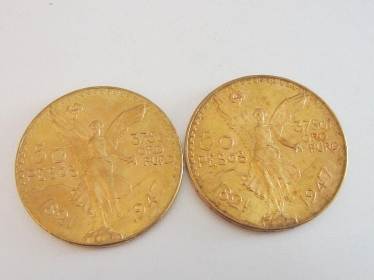 2 pièces de 50 pesos en or