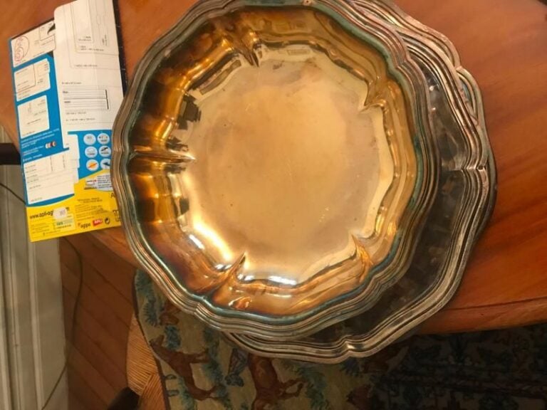 2 plats et une corbeille en argent