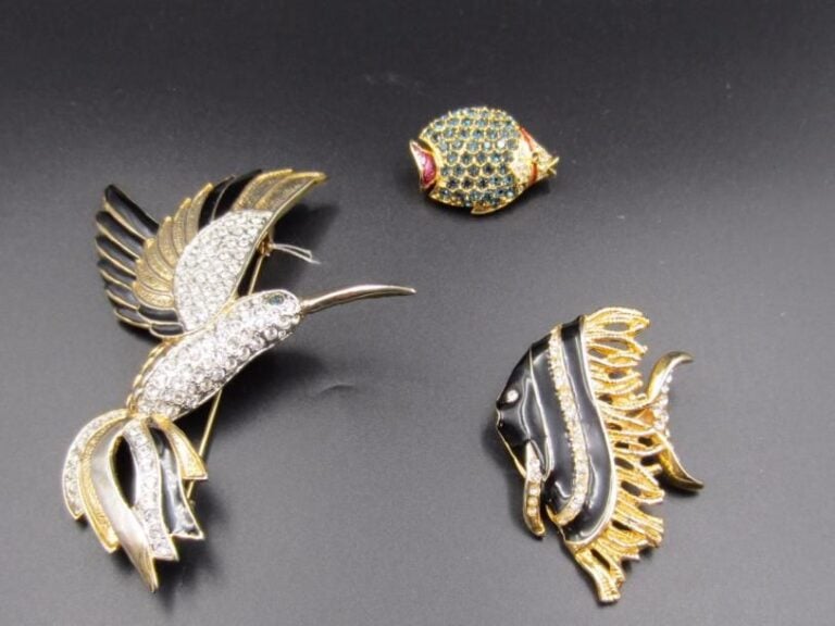 3 broches en plaqué or, animaux