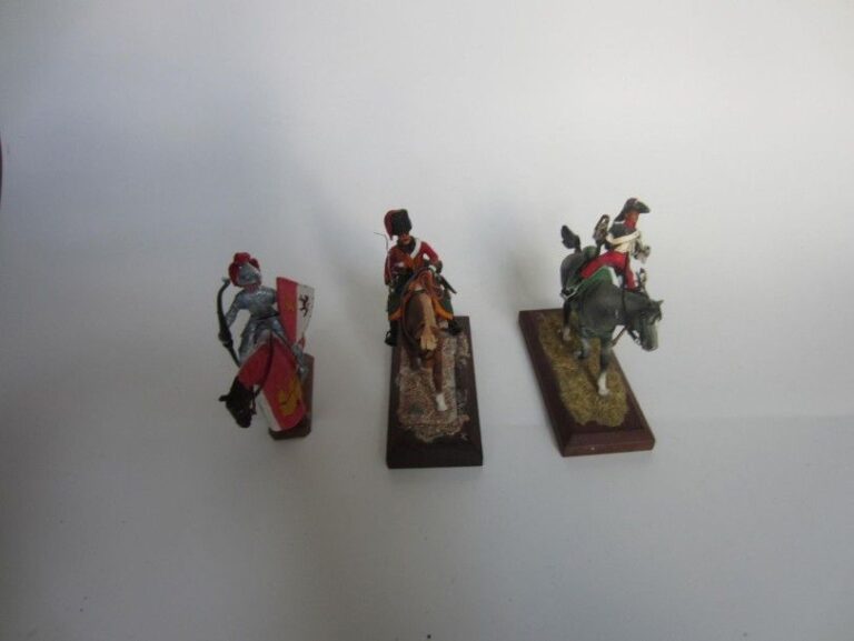 3 Cavaliers Vaneau dont chasseur à cheval, Guide auxiliaire à cheval et Personnage féodal (Vaneau?)