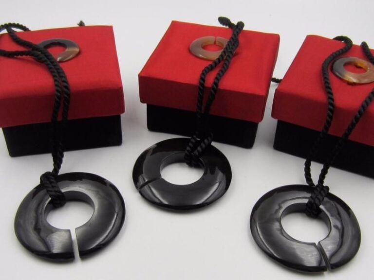 3 disques "bi" en corne par Christian Duc