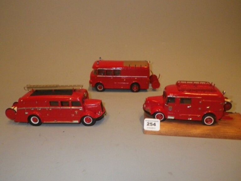 3 Modèles  - Minitrucks France - résine: Laffly ACL SC6 1949 pompier et bss 169, 1949 - CCC - résine en