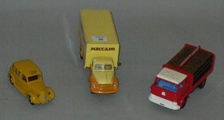 3 Pièces: camion Bedford Cocacola, Austin taxi jaune, Bedford Rallet avec son chargement 70%