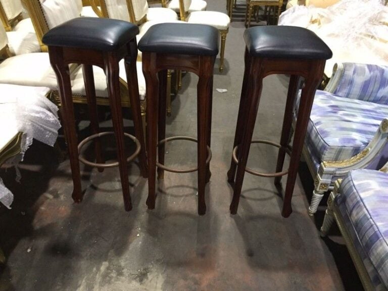 3 tabourets de bar en bois naturel verni