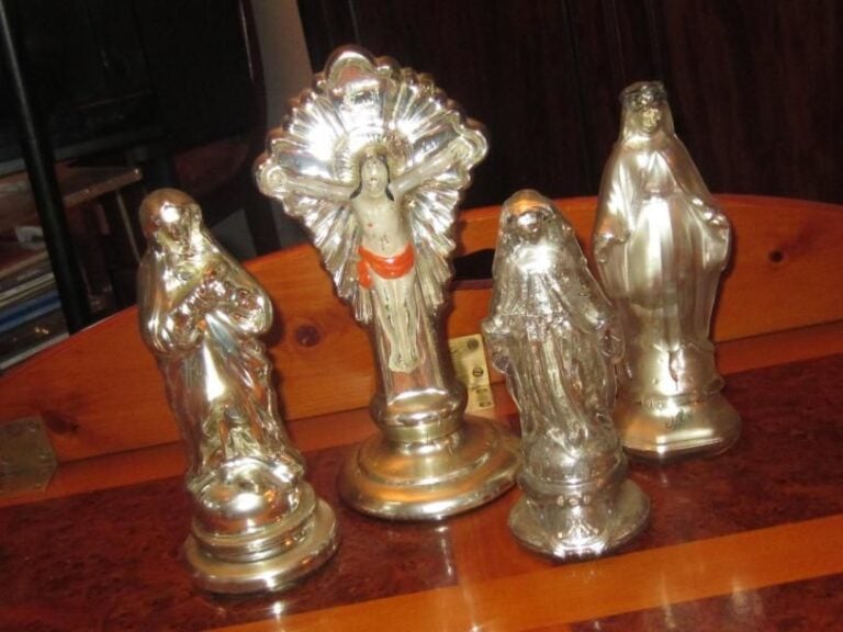 3 Vierges et un Christ en croix en verre mercurisé