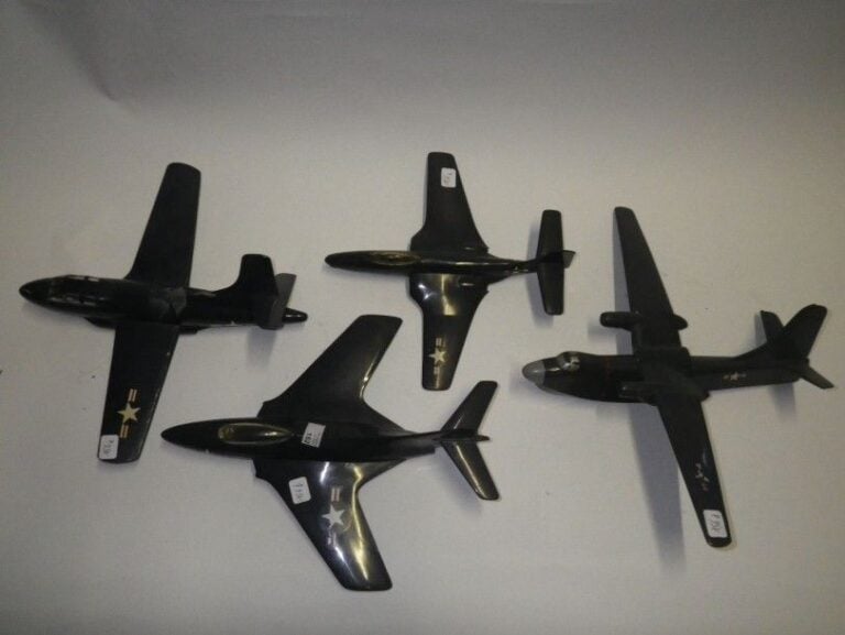 4 AVIONS AMERICAINS en résine peinte, fabrication Topping Models :
