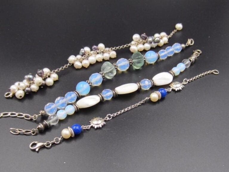 4 bracelets en argent 925 ‰, perles fantaisie