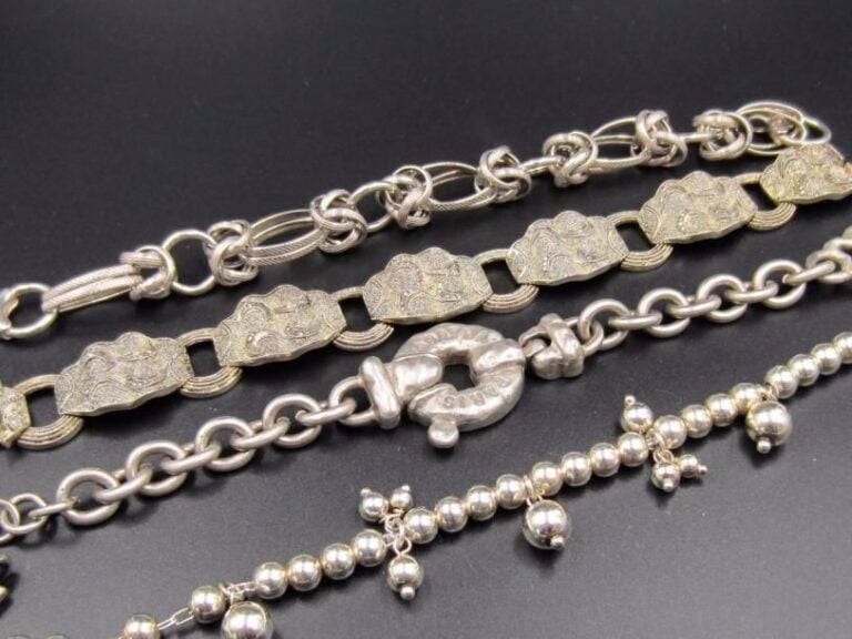 4 bracelets en argent 925 ‰ (poids brut : 105 g)