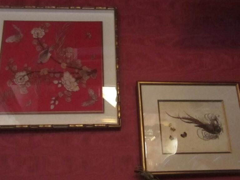 4 textiles encadrés à décor chinois
