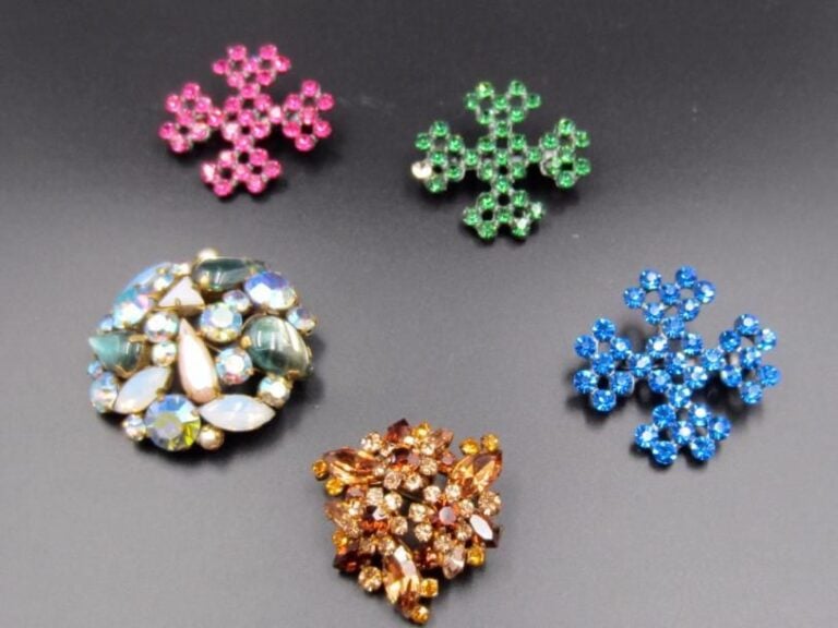 5 broches en strass