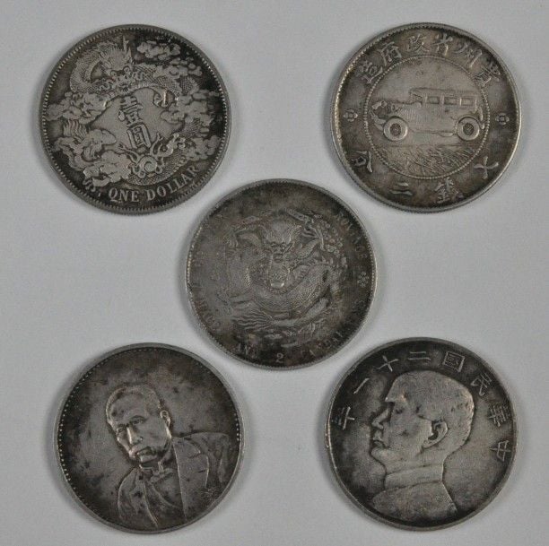 5 pièces en argent dont 3 République, 1 d’époque Xuan-Tong et une de l’époque Guang X