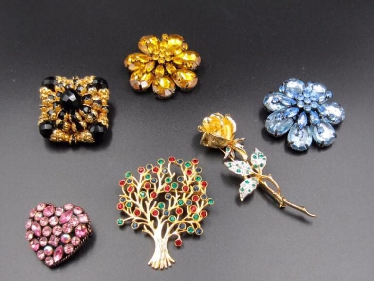 6 broches fantaisie en cristal