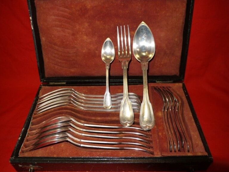 6 Couverts et 6 petites cuillères en argent modèle au filet