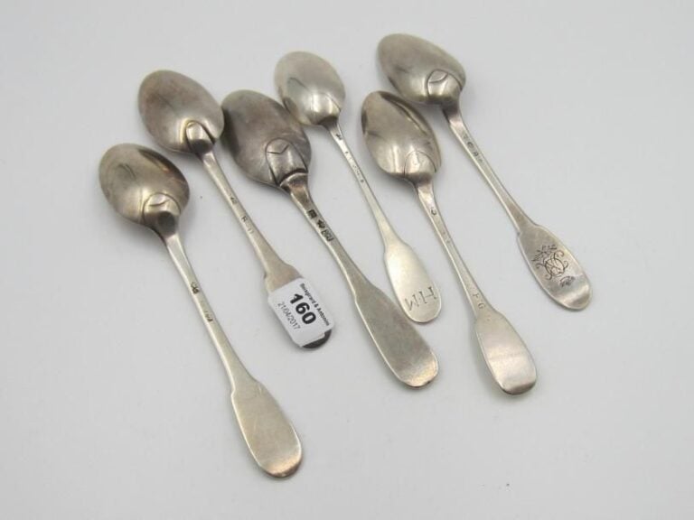 6 cuillères en argent uniplat, certaines chiffrée