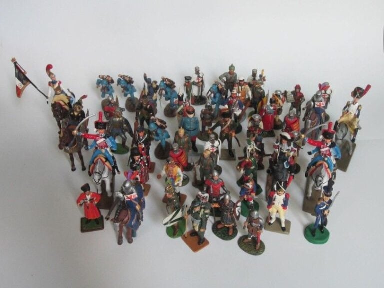 7 Cavaliers, environ 46 piétons Del Prado, Alymear, Starlux et