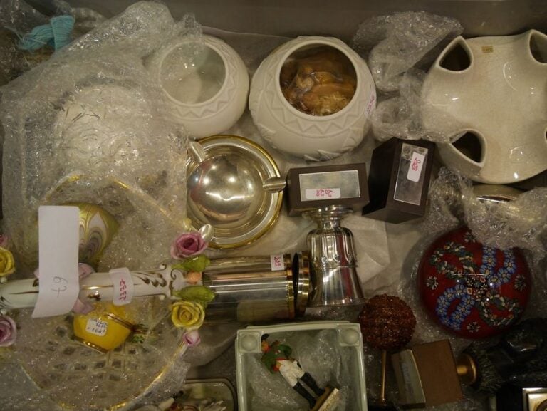 7 objets de décoration , vase coupe , panier en porcelaine