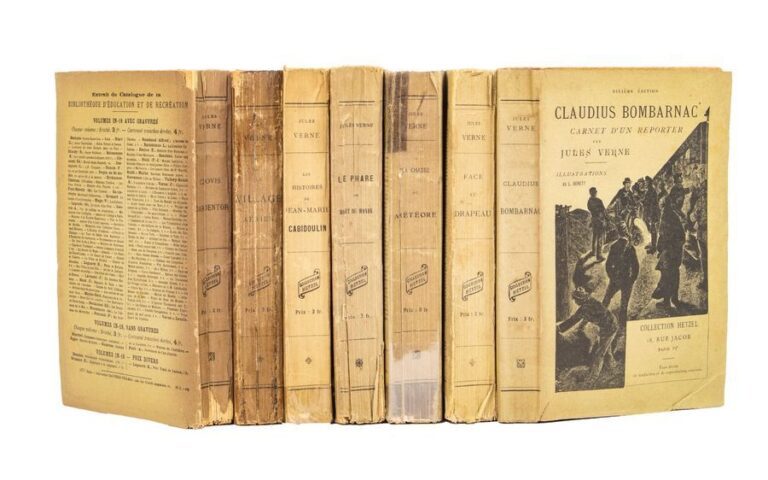 8 volumes Hetzel in-18 brochés des «Voyages extraordinaires» de Jules Vern