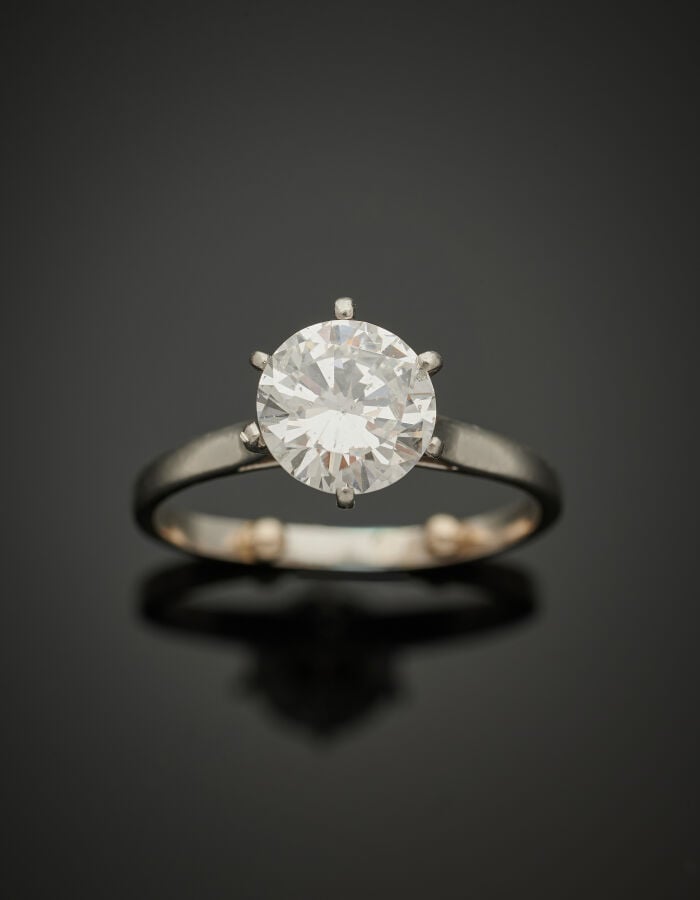 893. BAGUE "solitaire" en platine (950%) serti d'un diamant taille brillant pes…
