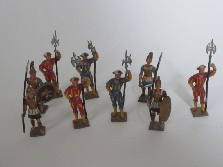 9 Pièces CBG 1960 dont 5 personnages Renaissance et 4 Spartes