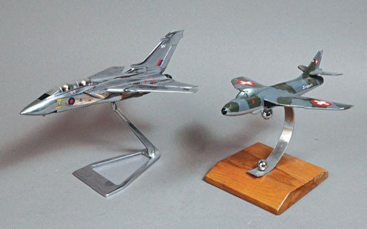 (a, b) « Panavia Tornado » en aluminium poli, Fomaer aux couleurs de la