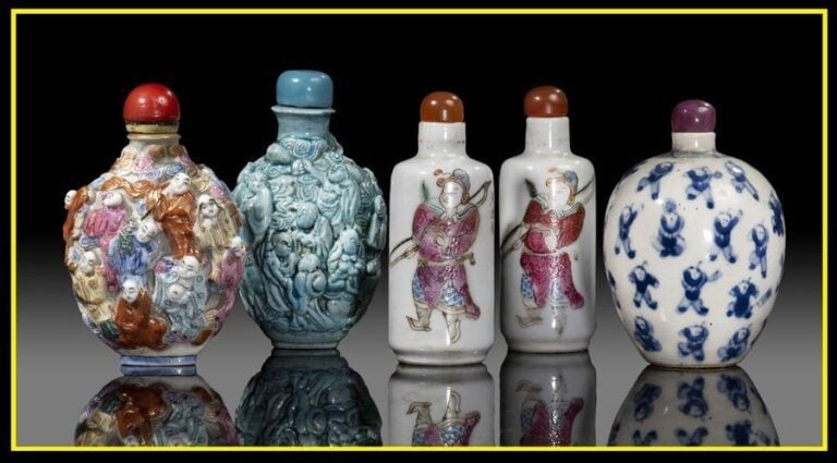 ACCUMULATION DE CINQ (5) FLACONS TABATIERES EN PORCELAINE
