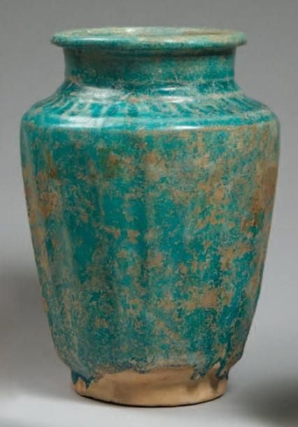 ALBARELLO TURQUOISE Vase tronconique à panse et épaule cannelées et col à bord ourl