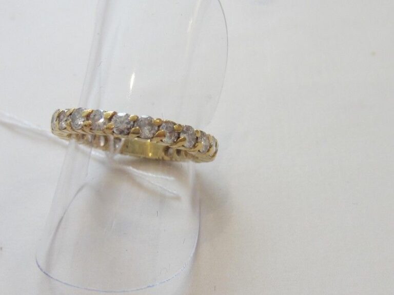 ALLIANCE en or jaune (750 millièmes) partiellement serti de diamants taille brillan