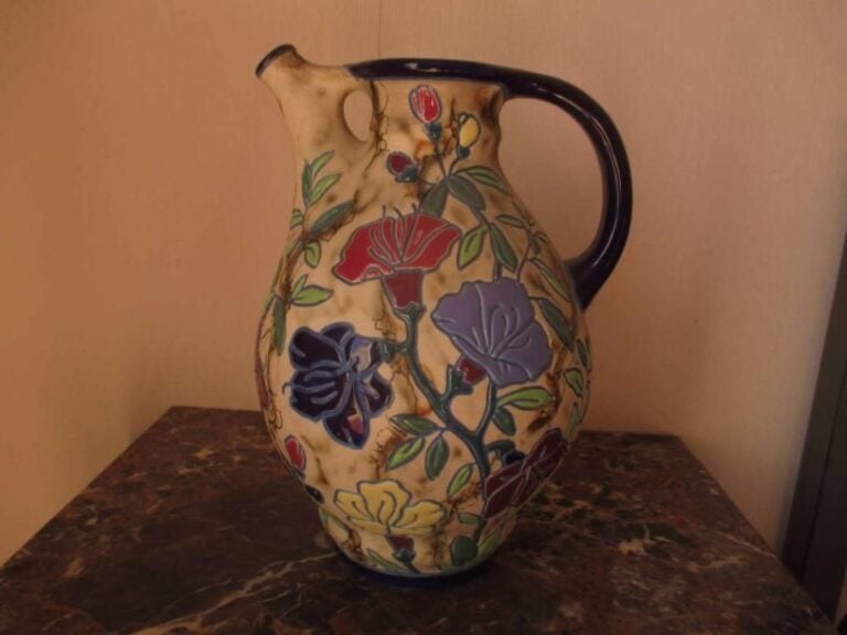AMPHORA Verseuse en faïence à décor floral émaill
