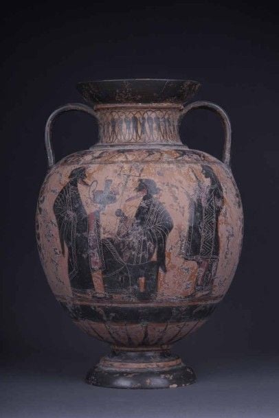 AMPHORE PANATHENAIQUE en terre-cuite à figures noires orné ; notamment, d'Héraclès et de Poséido