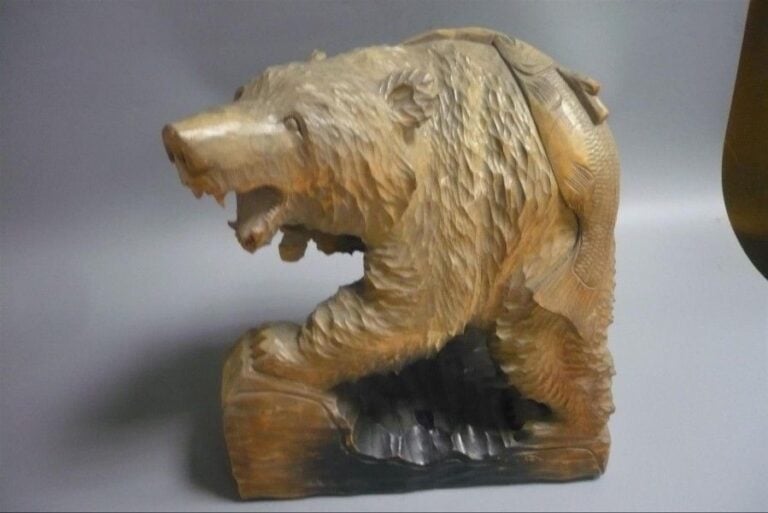 AMUSANTE SCULPTURE / OKIMONO D'UN OURS PÊCHEUR EN BOIS Japo