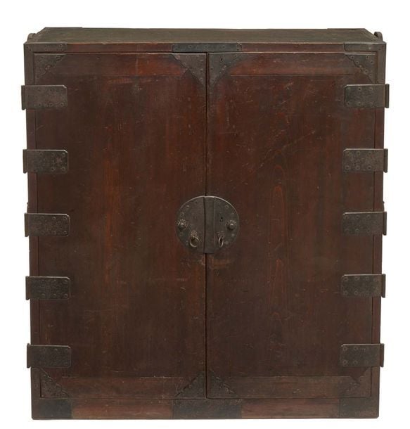 Ancienne commode à document avec deux portes Kannon confectionnées en bois de zelkova (keyaki