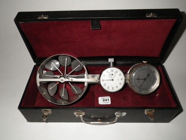 Anémomètre Richard en métal chromé avec compteur et chronomètr