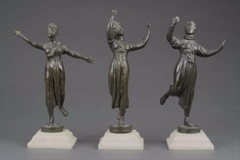 ANONYME Les Trois Grâces Trois statuettes en bronz