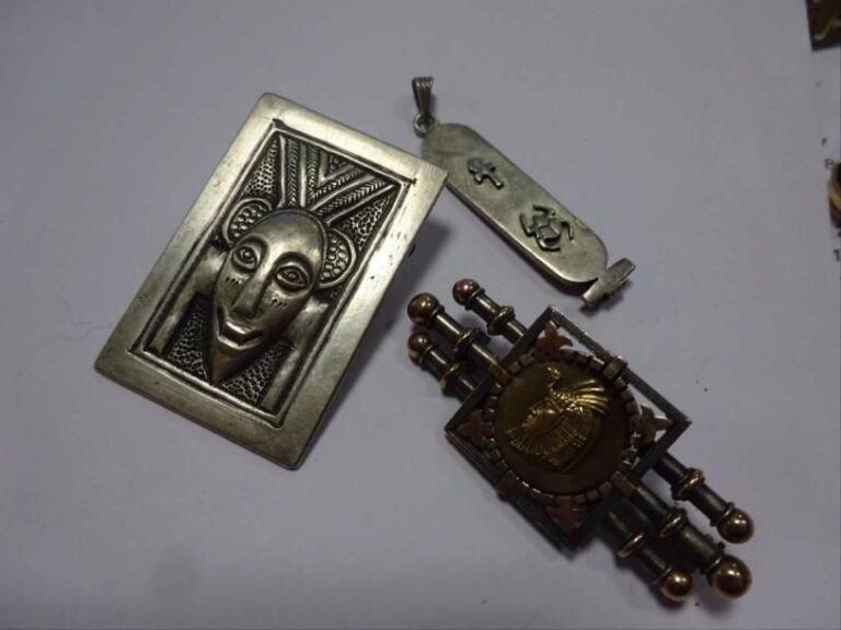 ARGENT - Lot de 2 broches et d'1 pendenti