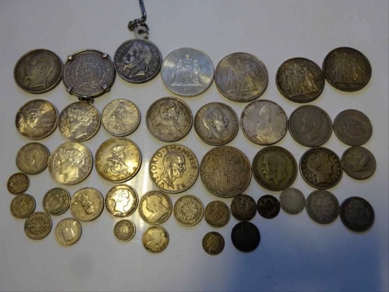 ARGENT - Lot de trente-huit pièces de monnaies de pays divers dont France, Royaume-Uni, Italie, Allemagne et Mexiqu