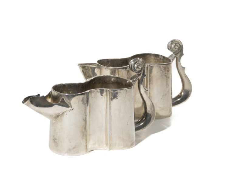 ARMAN (1928-2005) - Edité par Jean et Jacques de la - Verrière - Paire de pots…