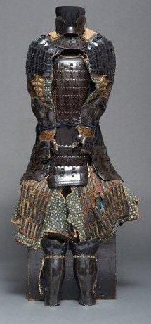 Armure de guerrier japonais (yoroi) laqué de couleur noir