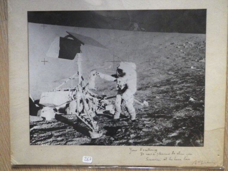 ASTRONAUTE SUR LA LUN