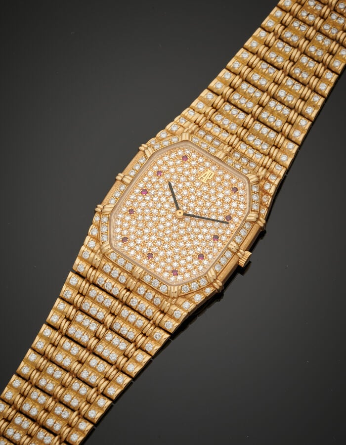 AUDEMARS PIGUET - BRACELET MONTRE octogonale en or jaune (750‰). Cadran, lunett…