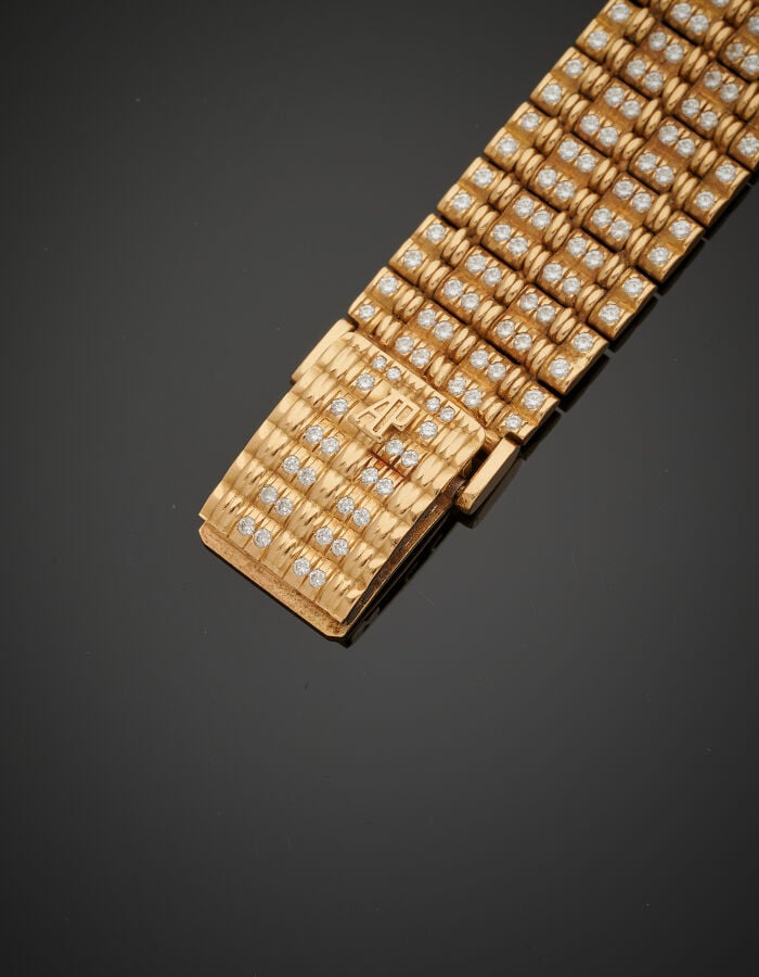 AUDEMARS PIGUET - BRACELET MONTRE octogonale en or jaune (750‰). Cadran, lunett…