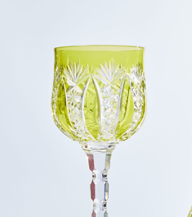 BACCARAT - Service de verres à vin du Rhin en cristal de - couleur et taillé co…