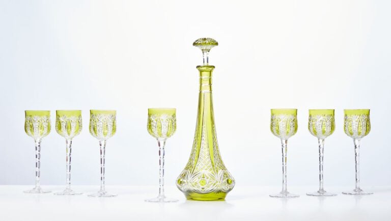 BACCARAT - Service de verres à vin du Rhin en cristal de - couleur et taillé co…