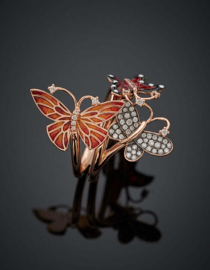 BAGUE articulée « trois papillons » en or rose (750‰) serti de diamants et orné…