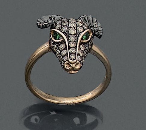 BAGUE «Bélier» sculpté en or rose et or noirci (750 millièmes) pavé de diamants bruns taille brillan
