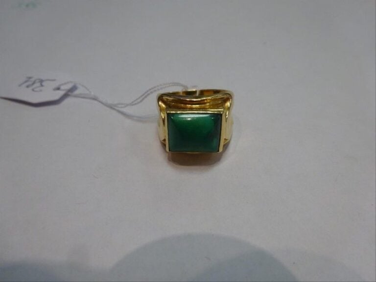 BAGUE chevalière en or jaune 18K (750°/00) et platine (950°/00