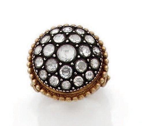 BAGUE circulaire en or jaune (750 millièmes) torsadé et boulé, et argent (mi