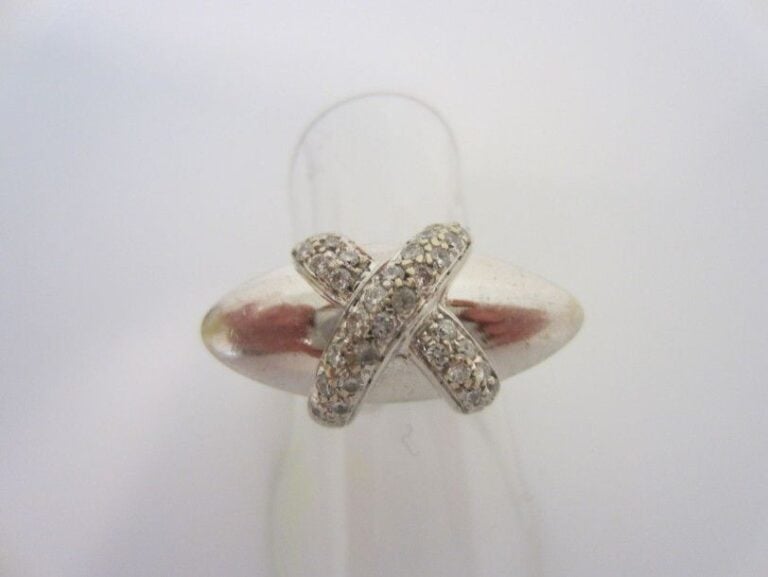 BAGUE "croisillon" en or gris (750 millièmes) serti de brillant