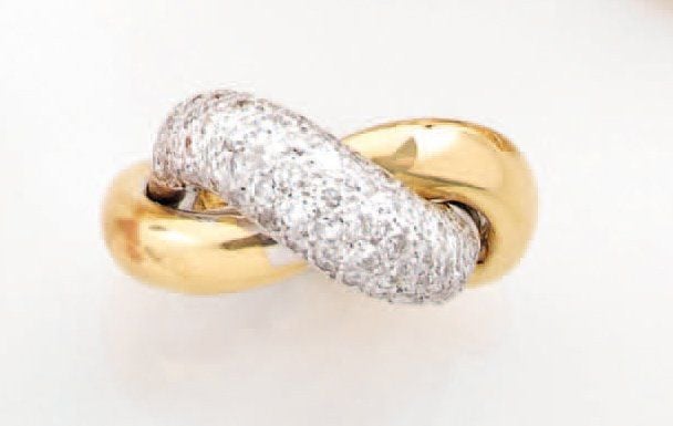 BAGUE double joncs sinueux entremêlés en or jaune et or gris (partiellement redoré) rehaussé pavage de diamant